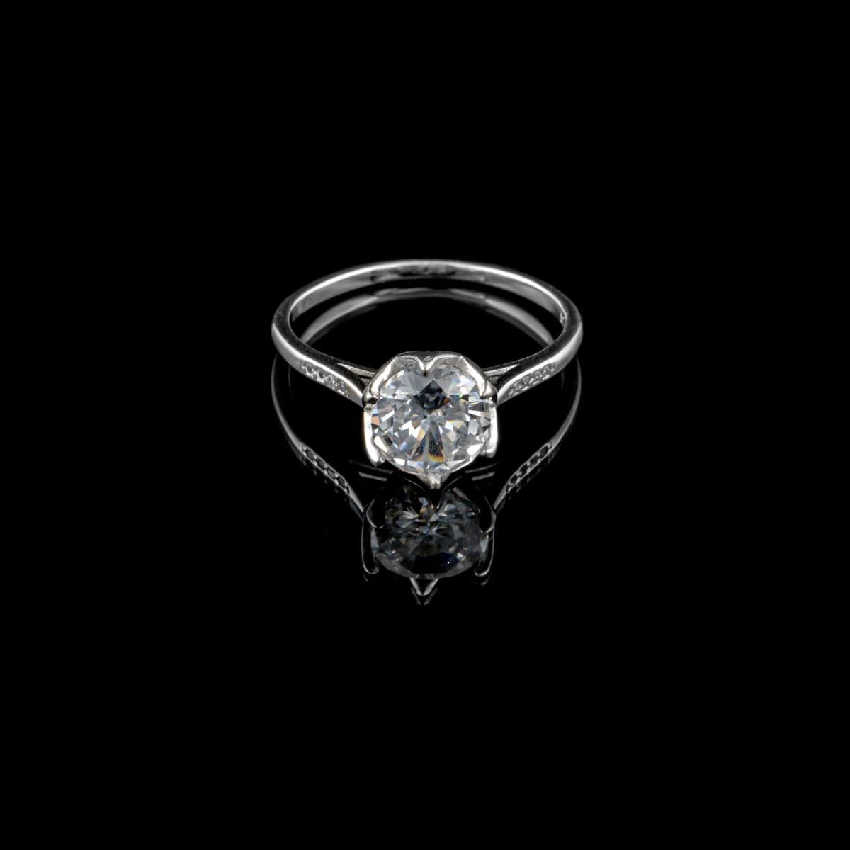 Bague sertie d'un diamant